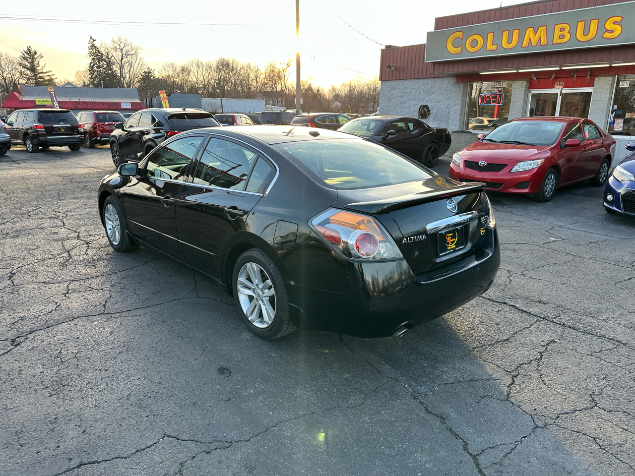 Nissan Altima 4dr Sdn V6 CVT 3.5 SR 2011