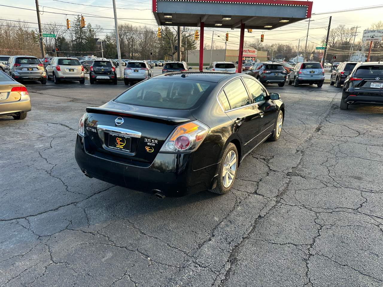 Nissan Altima 4dr Sdn V6 CVT 3.5 SR 2011
