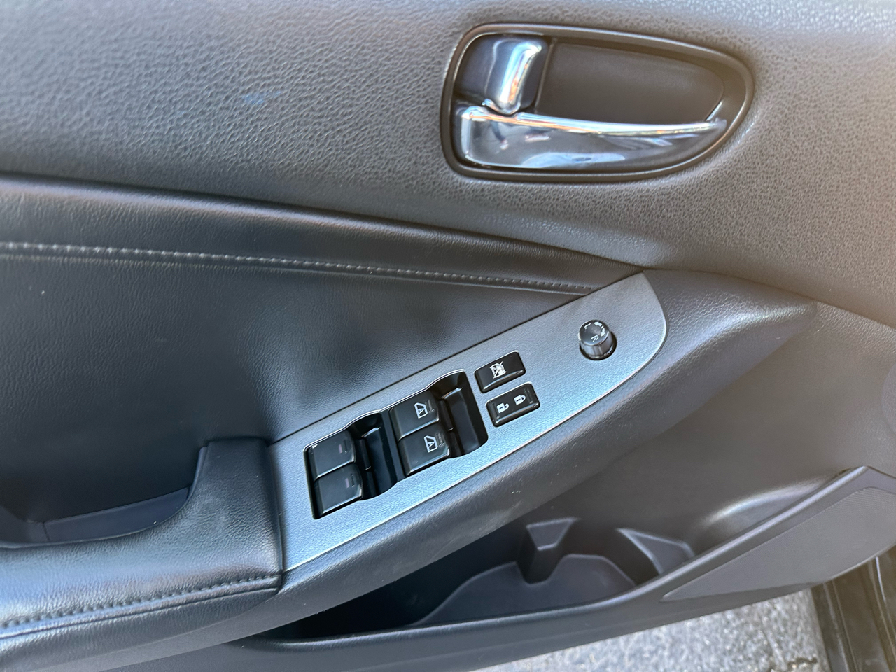 Nissan Altima 4dr Sdn V6 CVT 3.5 SR 2011