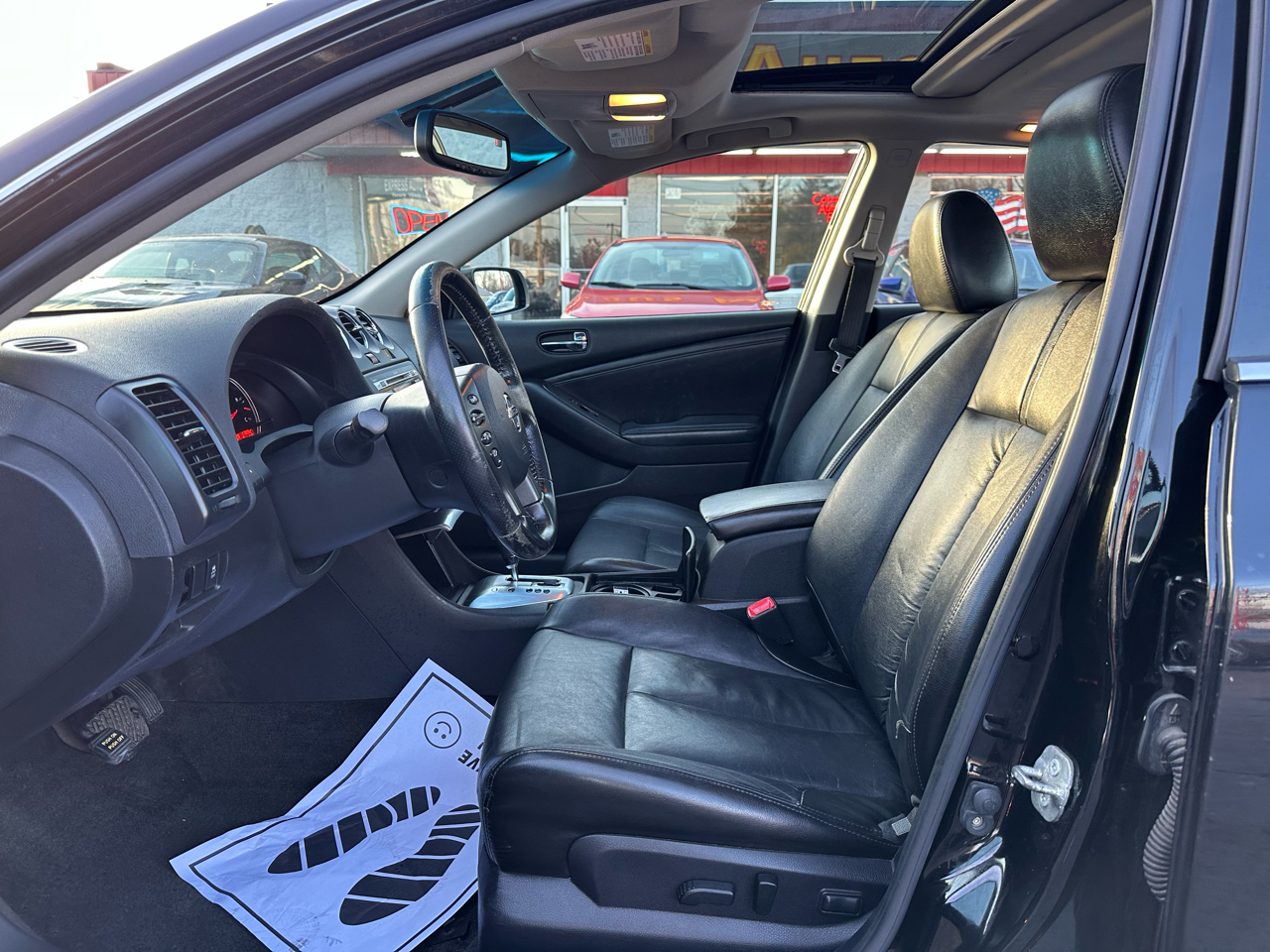 Nissan Altima 4dr Sdn V6 CVT 3.5 SR 2011