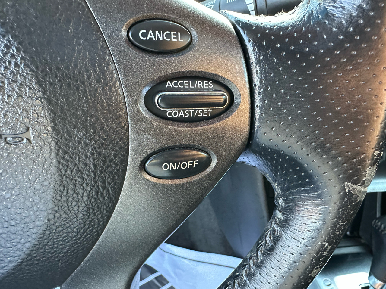 Nissan Altima 4dr Sdn V6 CVT 3.5 SR 2011