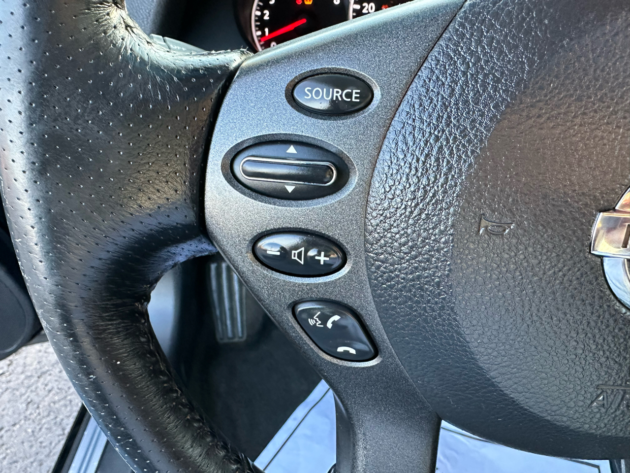 Nissan Altima 4dr Sdn V6 CVT 3.5 SR 2011