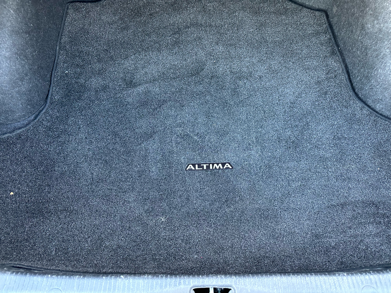 Nissan Altima 4dr Sdn V6 CVT 3.5 SR 2011