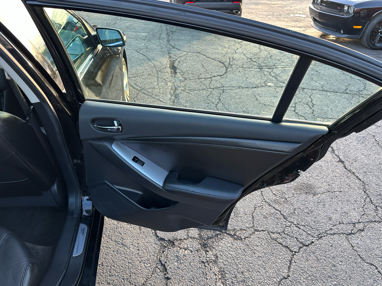 Nissan Altima 4dr Sdn V6 CVT 3.5 SR 2011