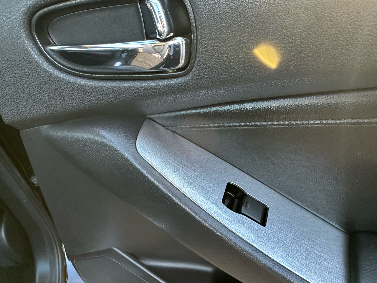 Nissan Altima 4dr Sdn V6 CVT 3.5 SR 2011