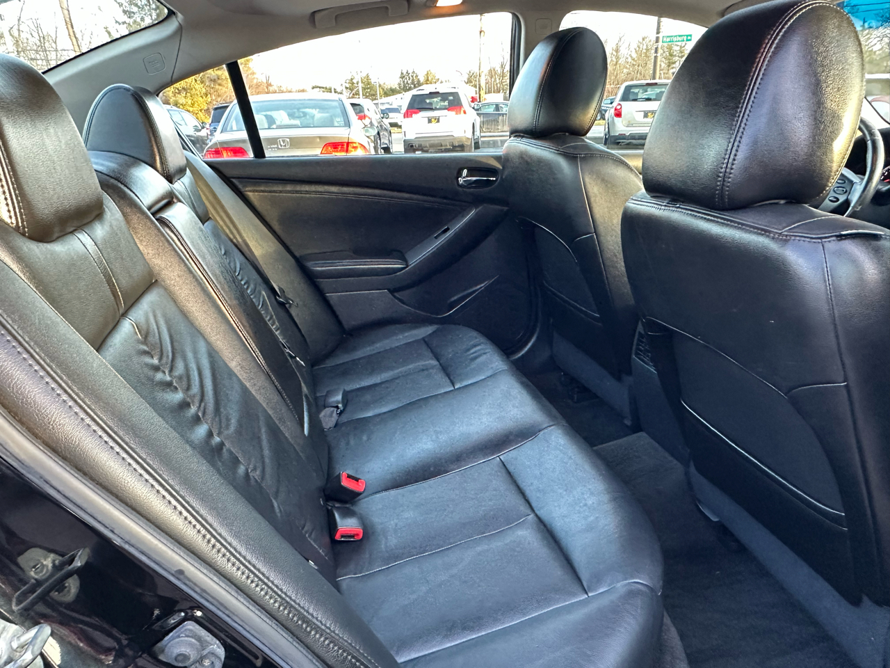 Nissan Altima 4dr Sdn V6 CVT 3.5 SR 2011