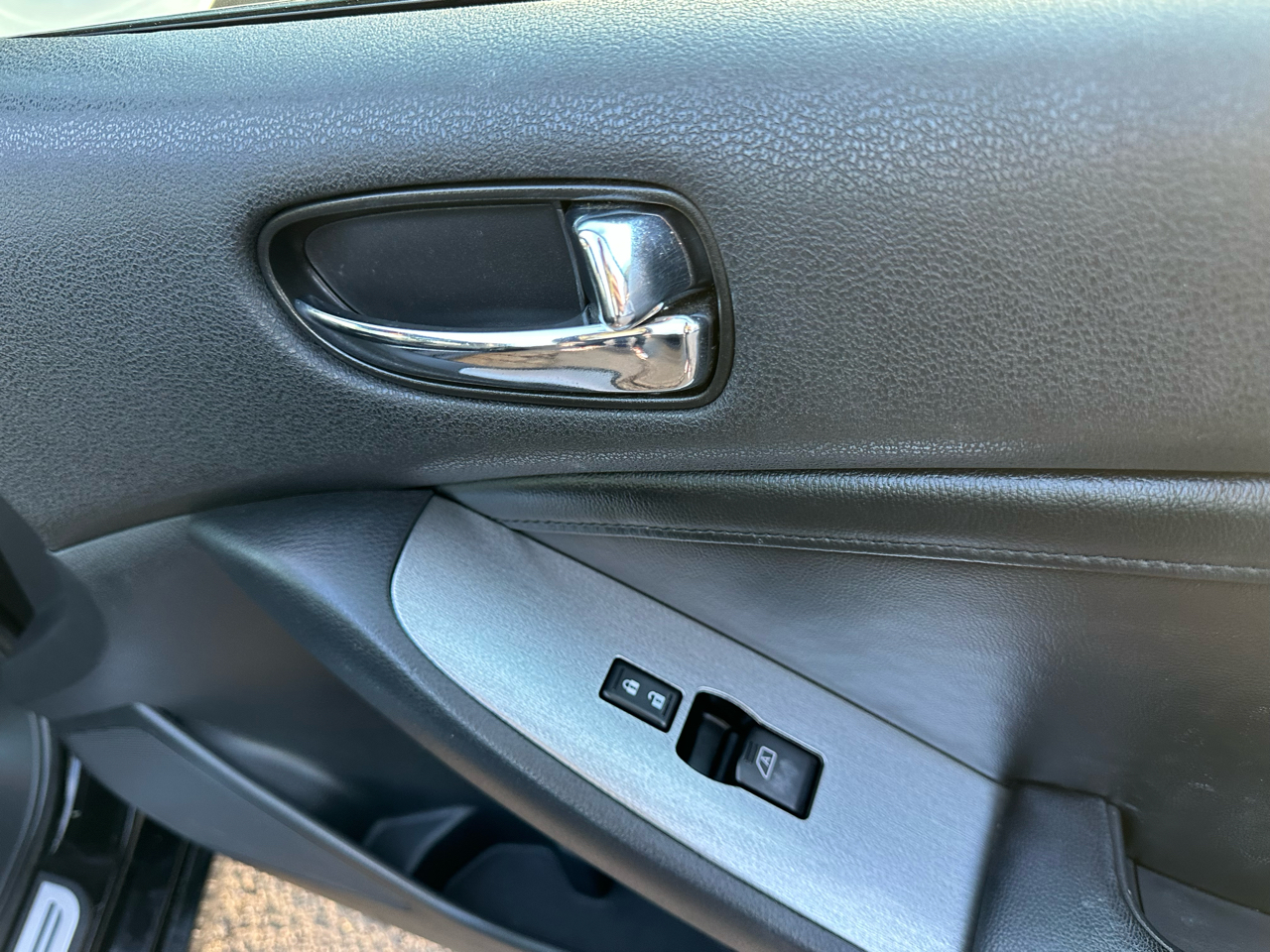 Nissan Altima 4dr Sdn V6 CVT 3.5 SR 2011