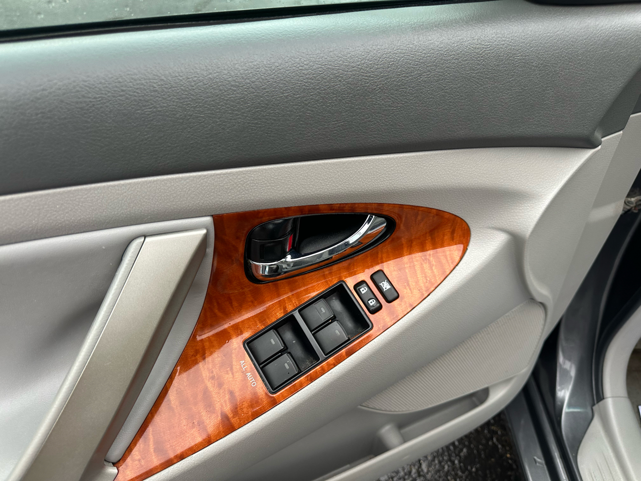 Toyota Camry 4dr Sdn I4 Man (Natl) 2010