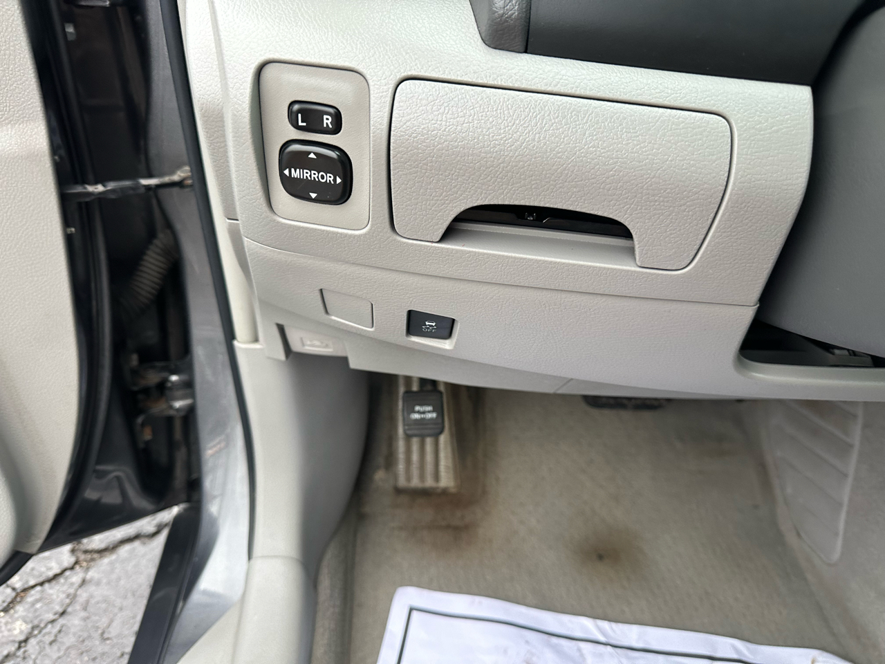 Toyota Camry 4dr Sdn I4 Man (Natl) 2010