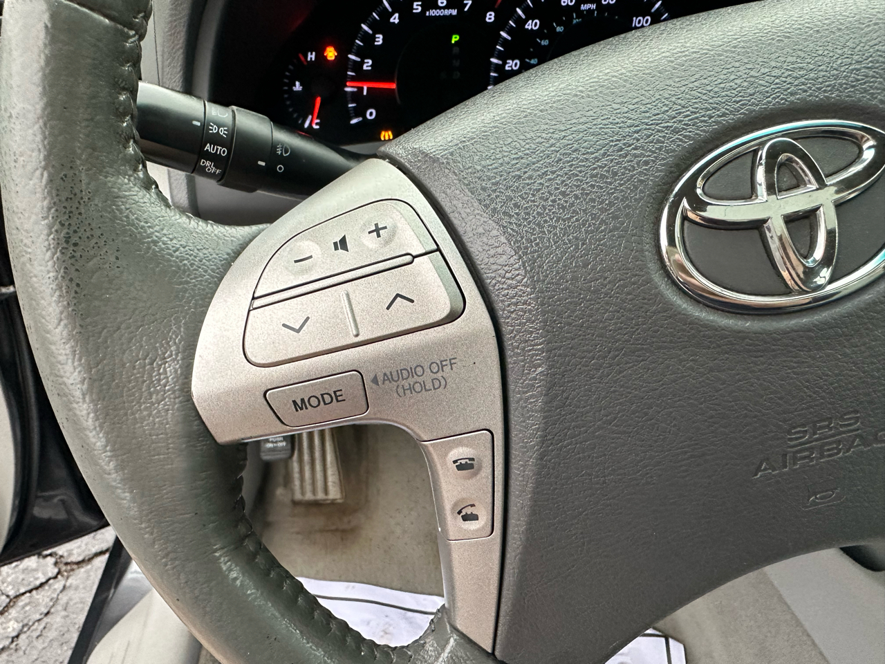 Toyota Camry 4dr Sdn I4 Man (Natl) 2010