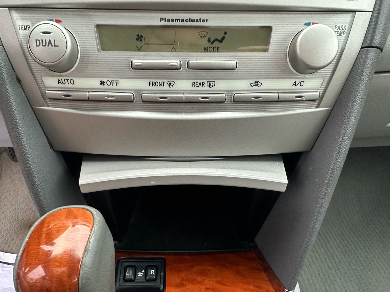 Toyota Camry 4dr Sdn I4 Man (Natl) 2010