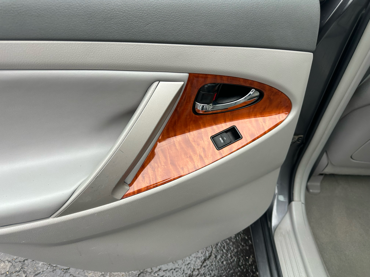 Toyota Camry 4dr Sdn I4 Man (Natl) 2010