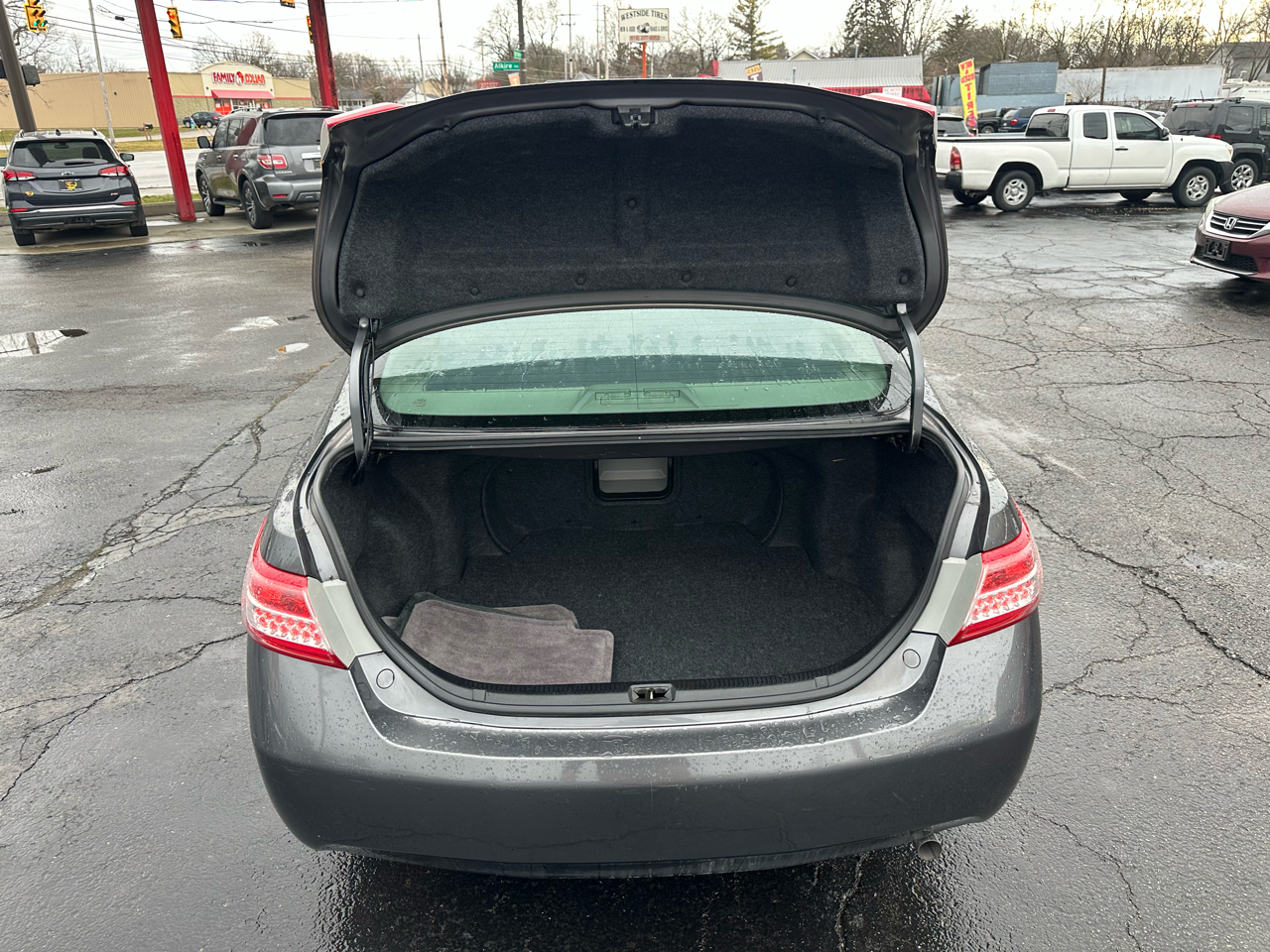 Toyota Camry 4dr Sdn I4 Man (Natl) 2010