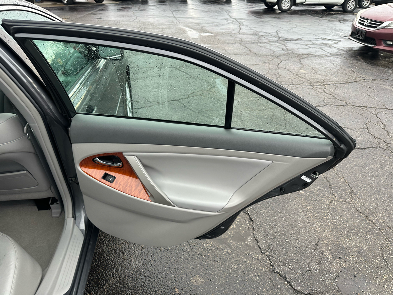 Toyota Camry 4dr Sdn I4 Man (Natl) 2010