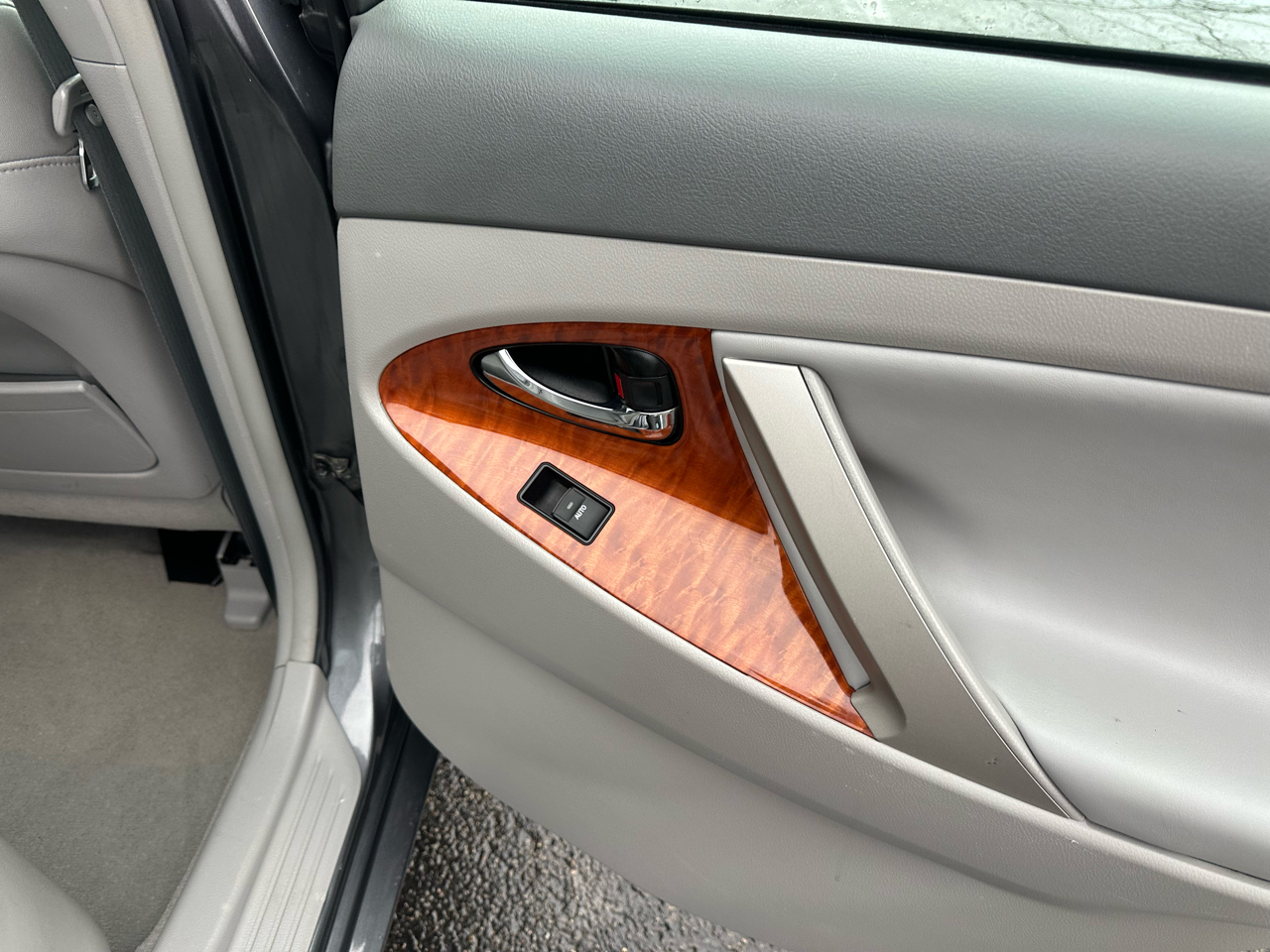 Toyota Camry 4dr Sdn I4 Man (Natl) 2010