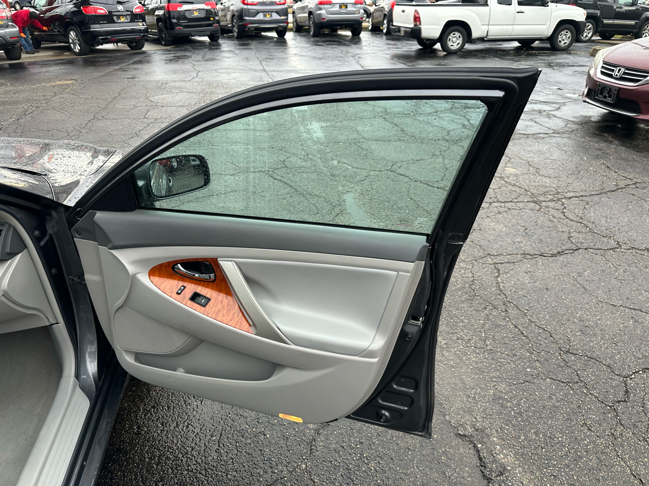 Toyota Camry 4dr Sdn I4 Man (Natl) 2010