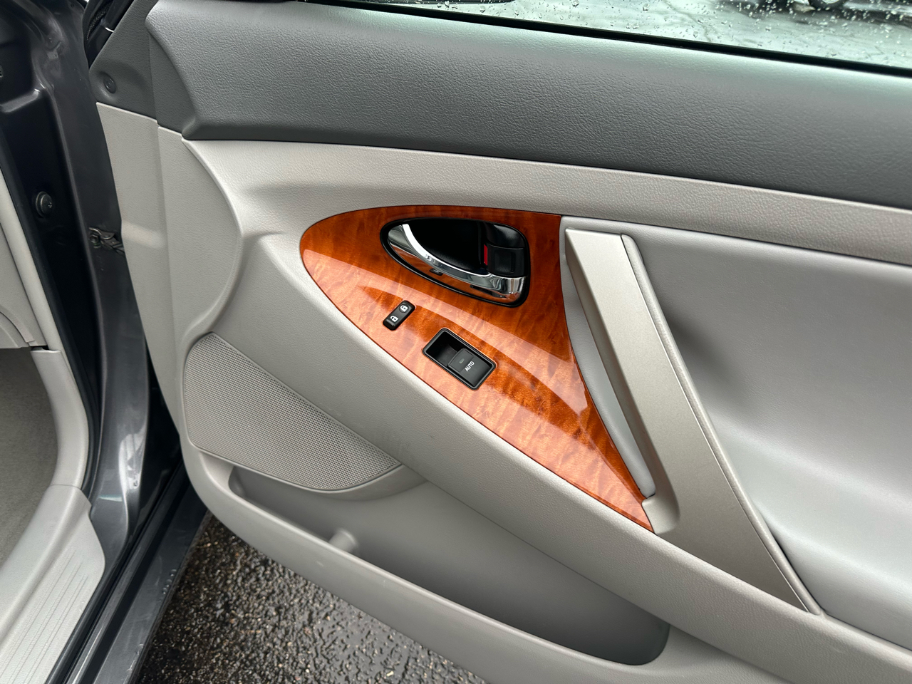 Toyota Camry 4dr Sdn I4 Man (Natl) 2010