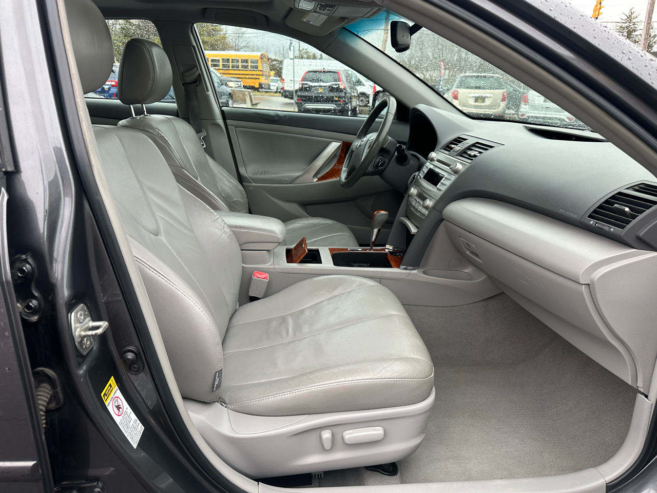 Toyota Camry 4dr Sdn I4 Man (Natl) 2010