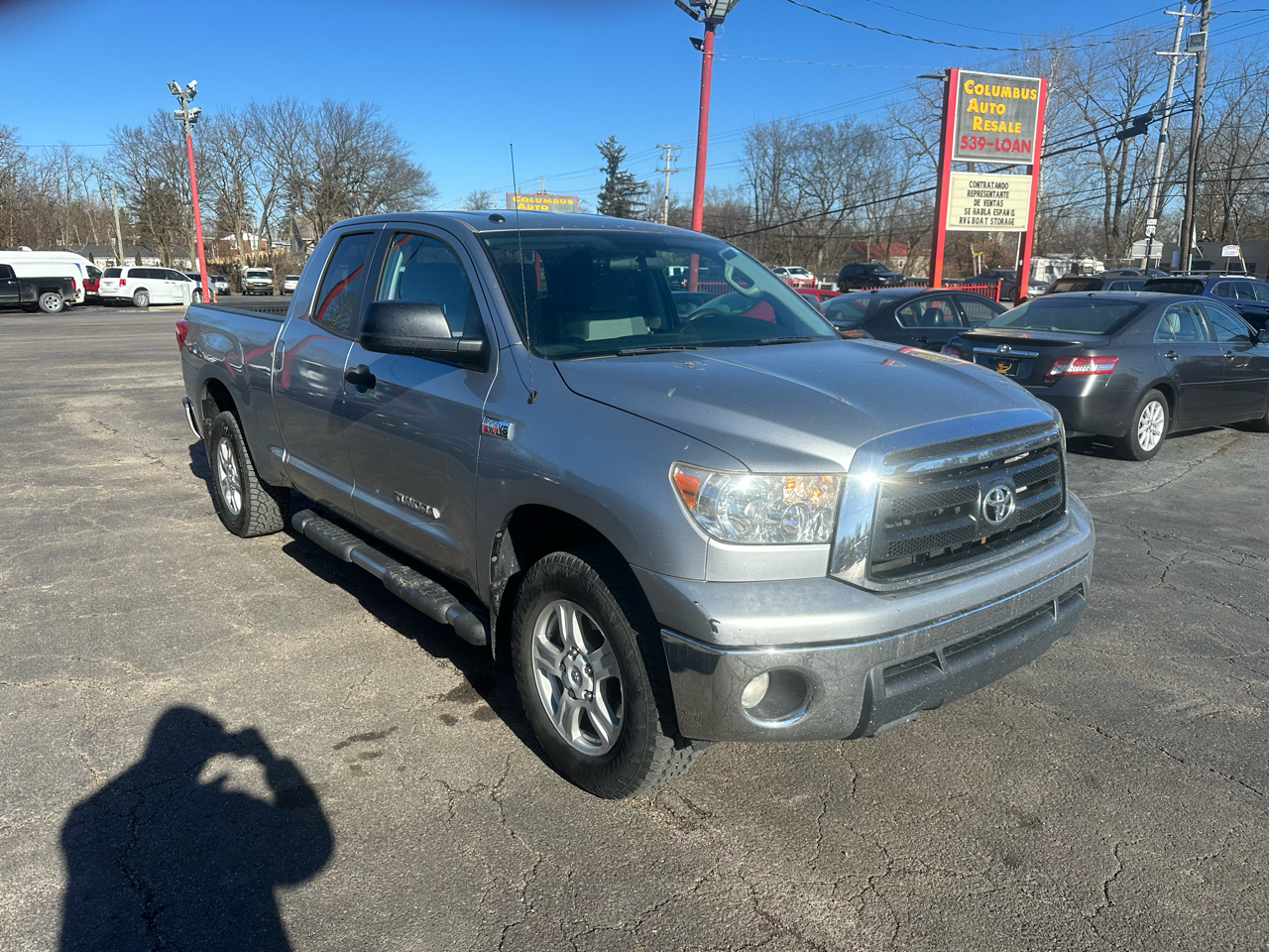Toyota Tundra 4WD Truck Dbl 5.7L V8 6-Spd AT SR5 (Natl 2011