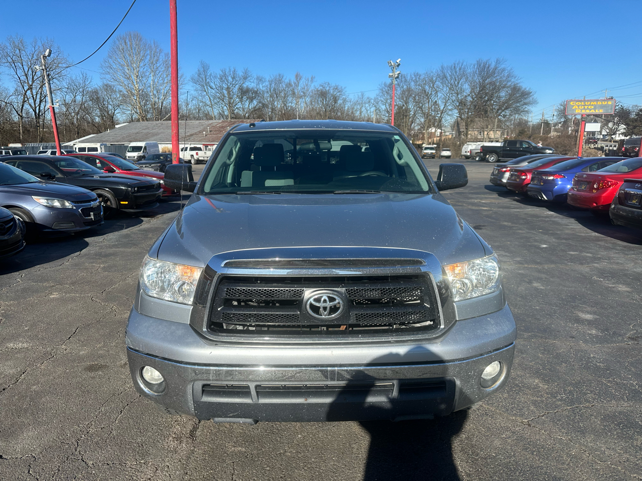 Toyota Tundra 4WD Truck Dbl 5.7L V8 6-Spd AT SR5 (Natl 2011