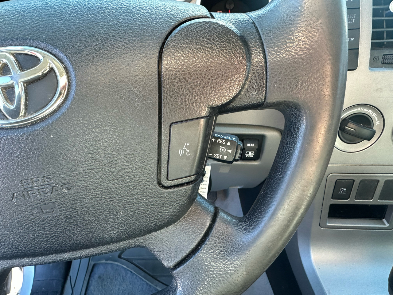 Toyota Tundra 4WD Truck Dbl 5.7L V8 6-Spd AT SR5 (Natl 2011