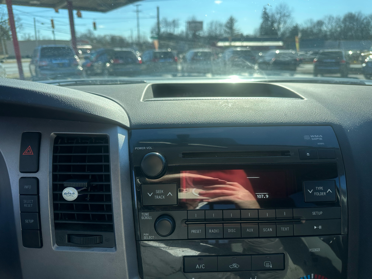 Toyota Tundra 4WD Truck Dbl 5.7L V8 6-Spd AT SR5 (Natl 2011