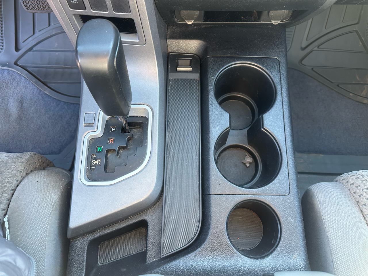 Toyota Tundra 4WD Truck Dbl 5.7L V8 6-Spd AT SR5 (Natl 2011