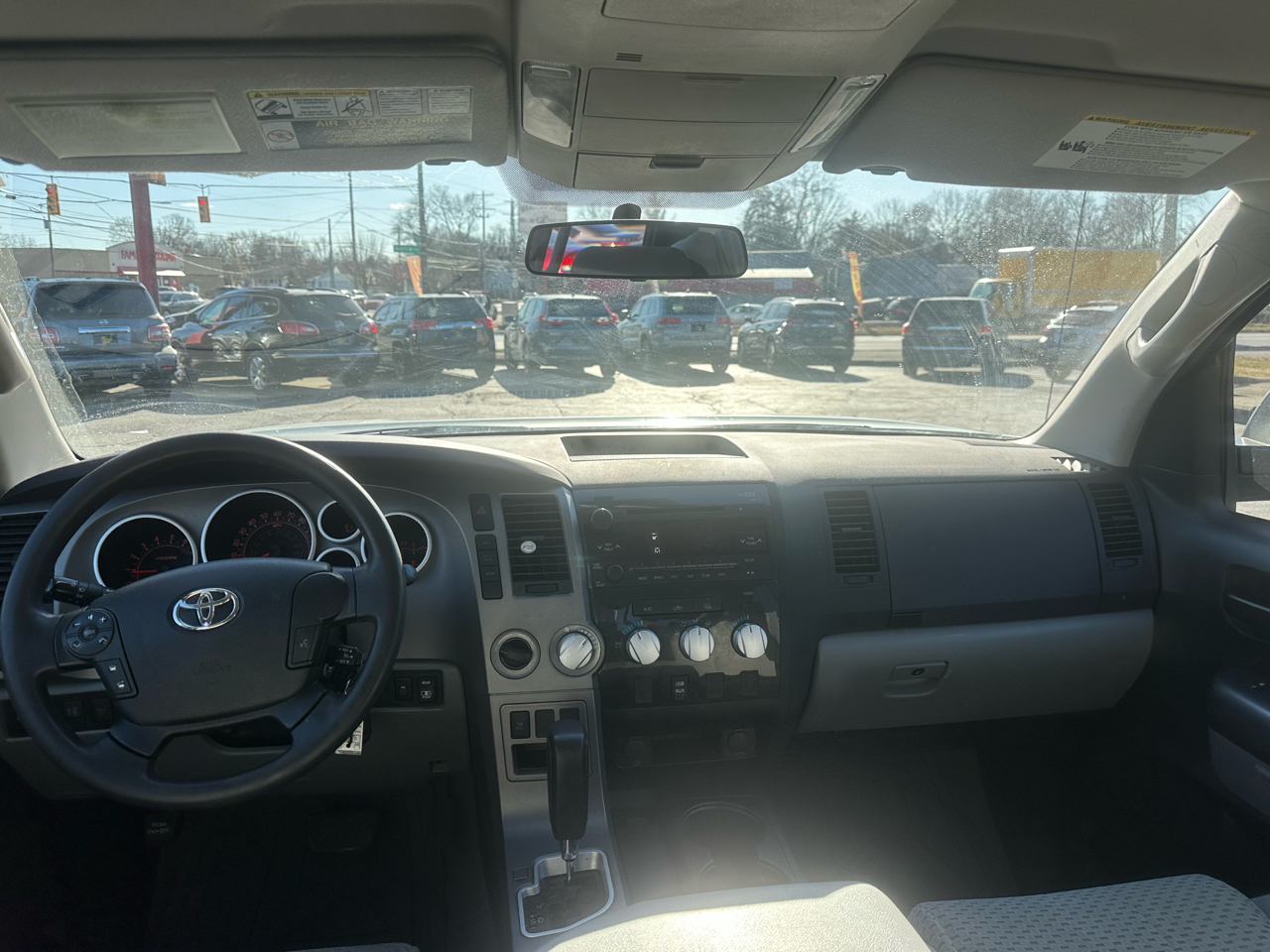 Toyota Tundra 4WD Truck Dbl 5.7L V8 6-Spd AT SR5 (Natl 2011