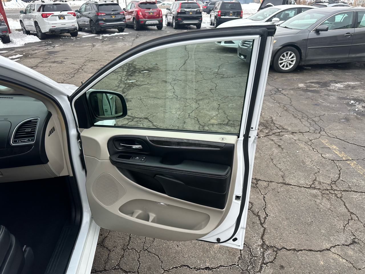 Chrysler Town & Country 4dr Wgn Touring 2016