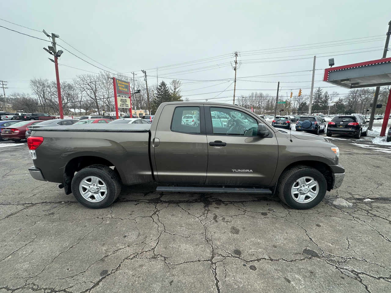Toyota Tundra 4WD Truck Dbl 4.6L V8 6-Spd AT (Natl) 2010