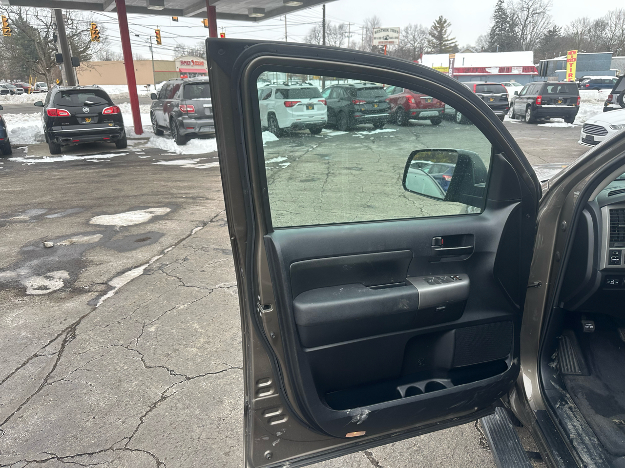 Toyota Tundra 4WD Truck Dbl 4.6L V8 6-Spd AT (Natl) 2010