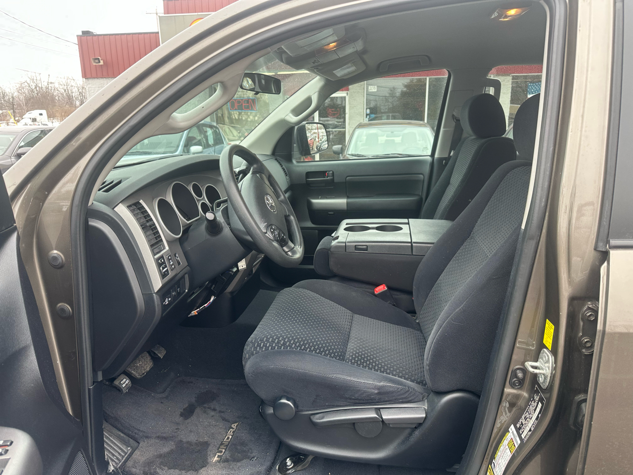 Toyota Tundra 4WD Truck Dbl 4.6L V8 6-Spd AT (Natl) 2010