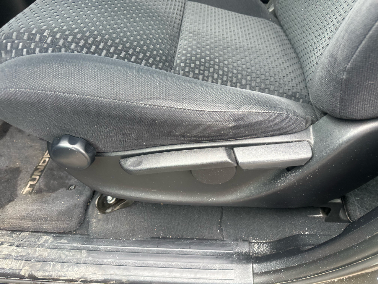 Toyota Tundra 4WD Truck Dbl 4.6L V8 6-Spd AT (Natl) 2010