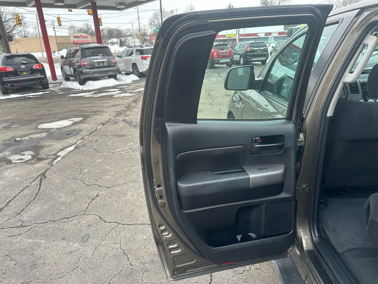 Toyota Tundra 4WD Truck Dbl 4.6L V8 6-Spd AT (Natl) 2010