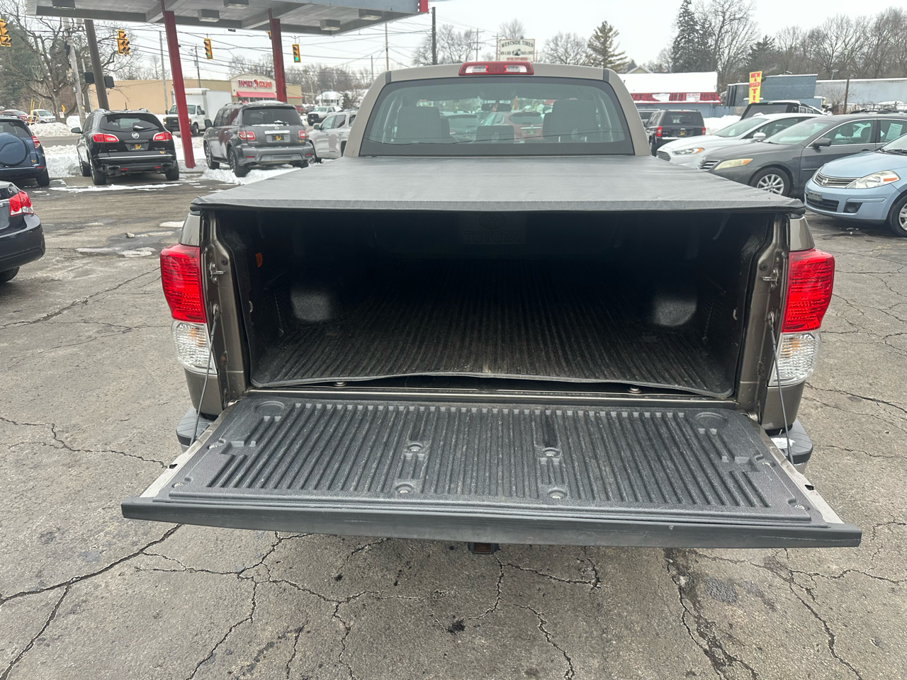 Toyota Tundra 4WD Truck Dbl 4.6L V8 6-Spd AT (Natl) 2010