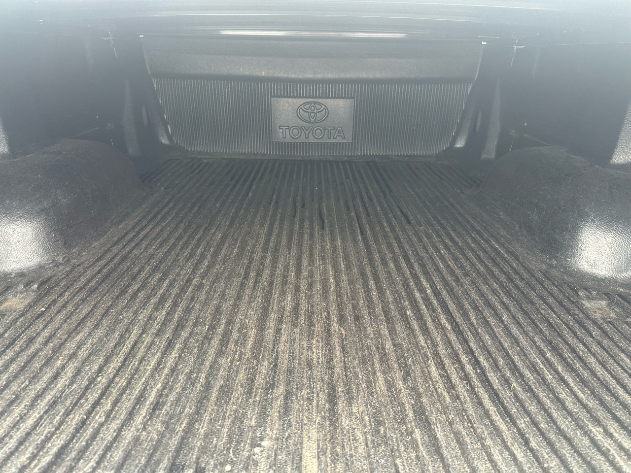 Toyota Tundra 4WD Truck Dbl 4.6L V8 6-Spd AT (Natl) 2010