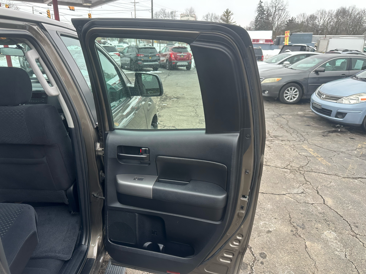 Toyota Tundra 4WD Truck Dbl 4.6L V8 6-Spd AT (Natl) 2010