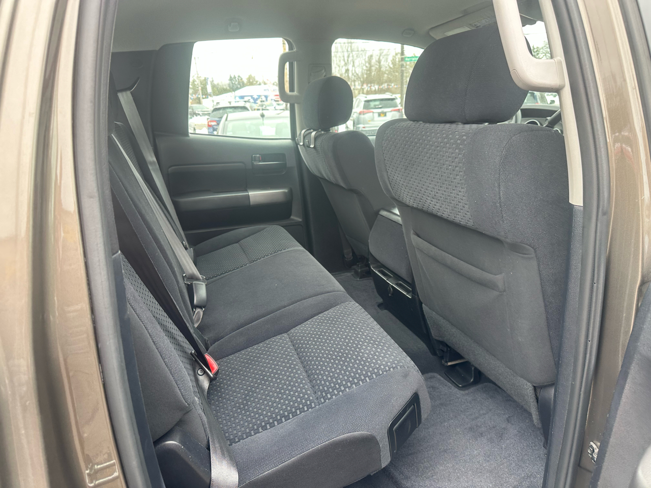 Toyota Tundra 4WD Truck Dbl 4.6L V8 6-Spd AT (Natl) 2010