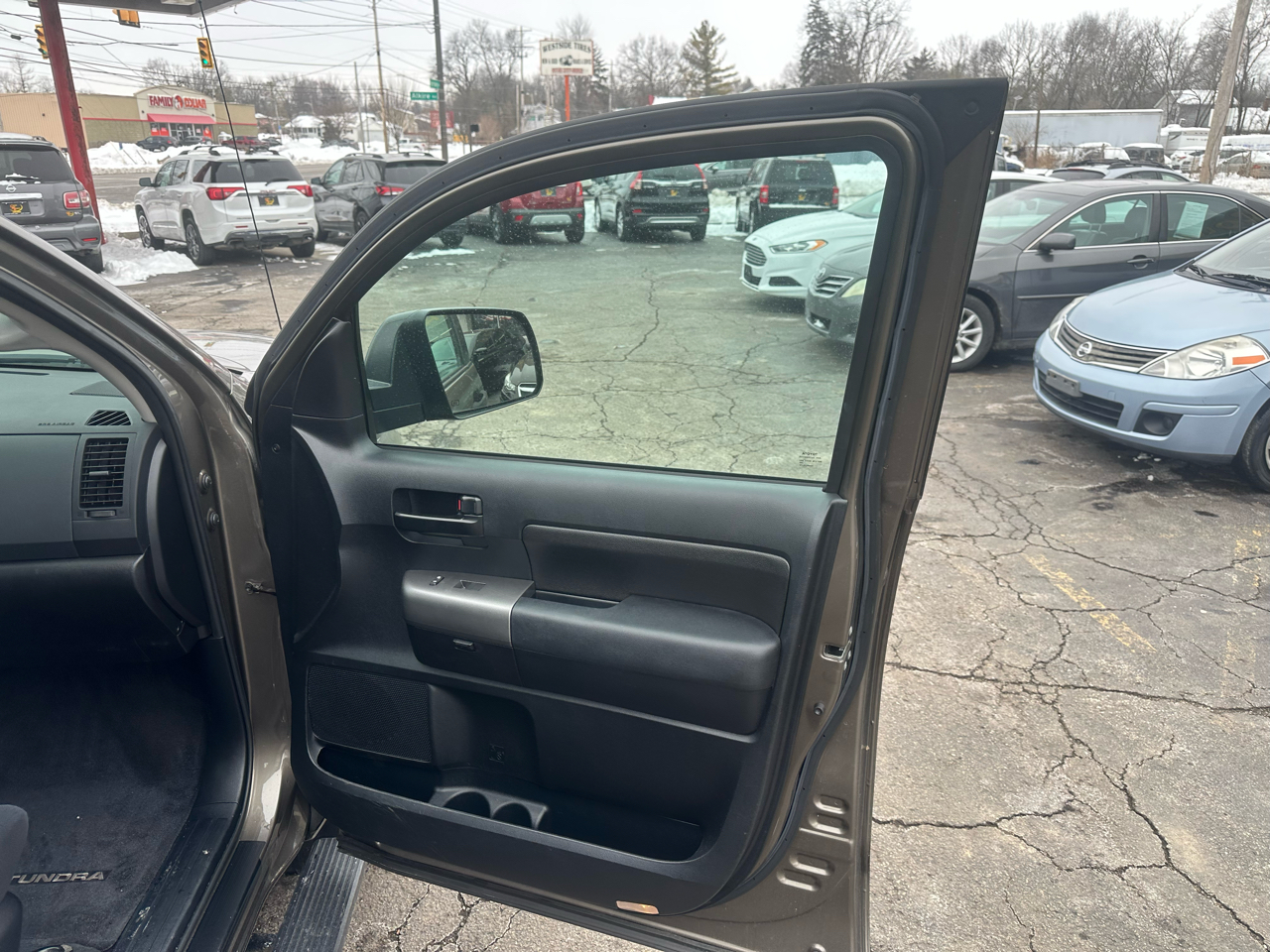 Toyota Tundra 4WD Truck Dbl 4.6L V8 6-Spd AT (Natl) 2010