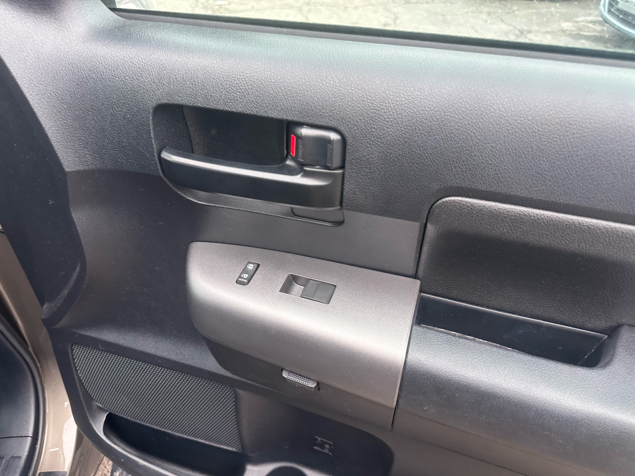 Toyota Tundra 4WD Truck Dbl 4.6L V8 6-Spd AT (Natl) 2010