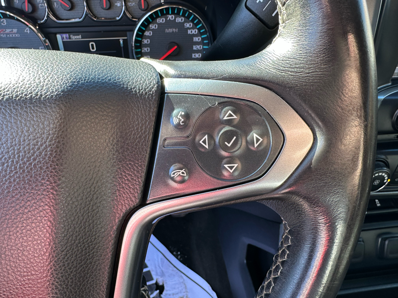 Chevrolet Silverado 1500 4WD Crew Cab 143.5" LT w/2LT 2015