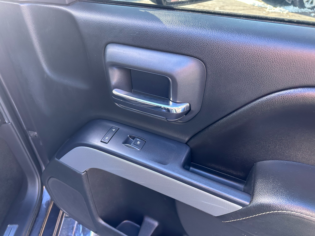 Chevrolet Silverado 1500 4WD Crew Cab 143.5" LT w/2LT 2015