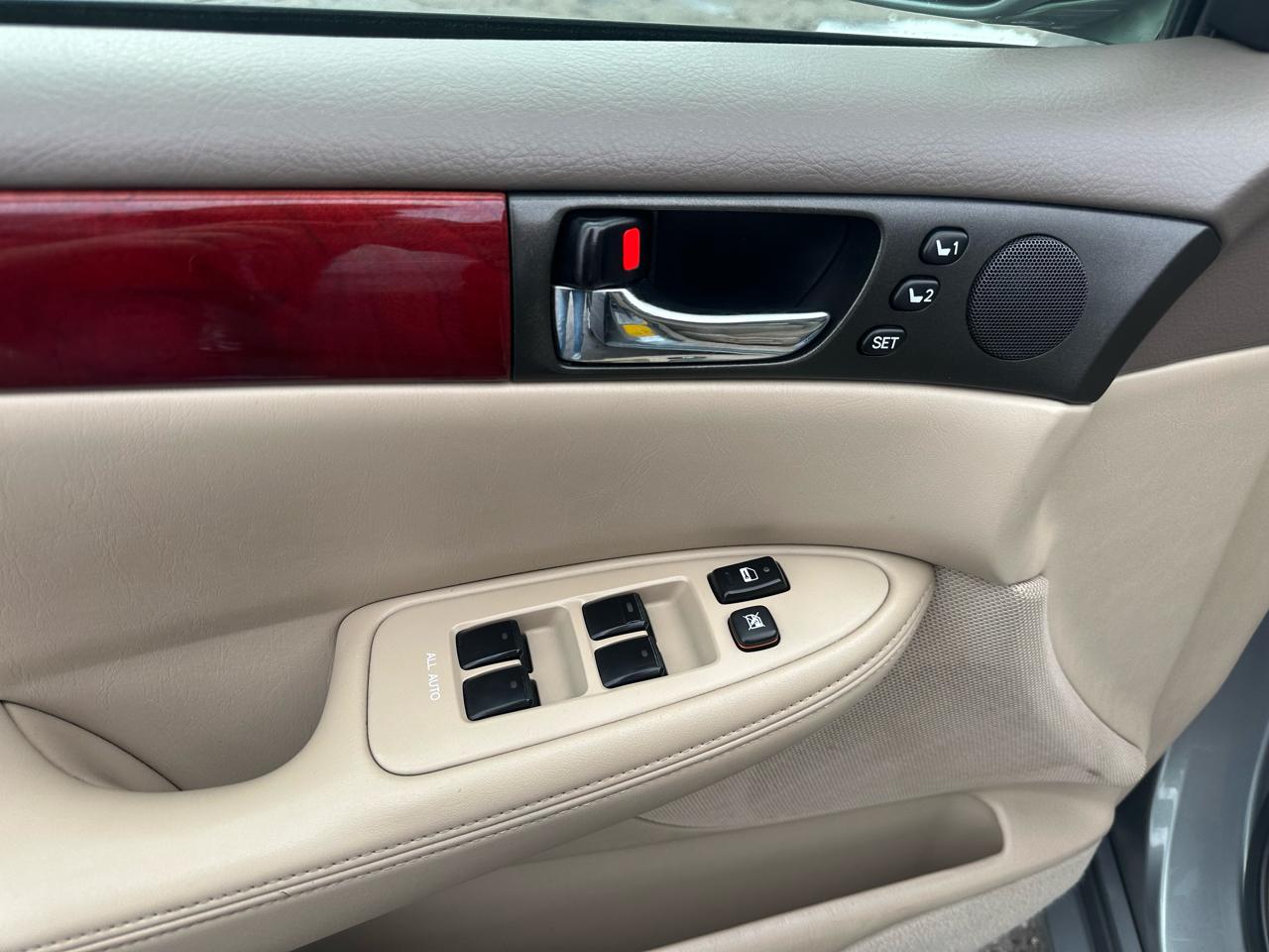 Lexus ES 300 4dr Sdn 2003