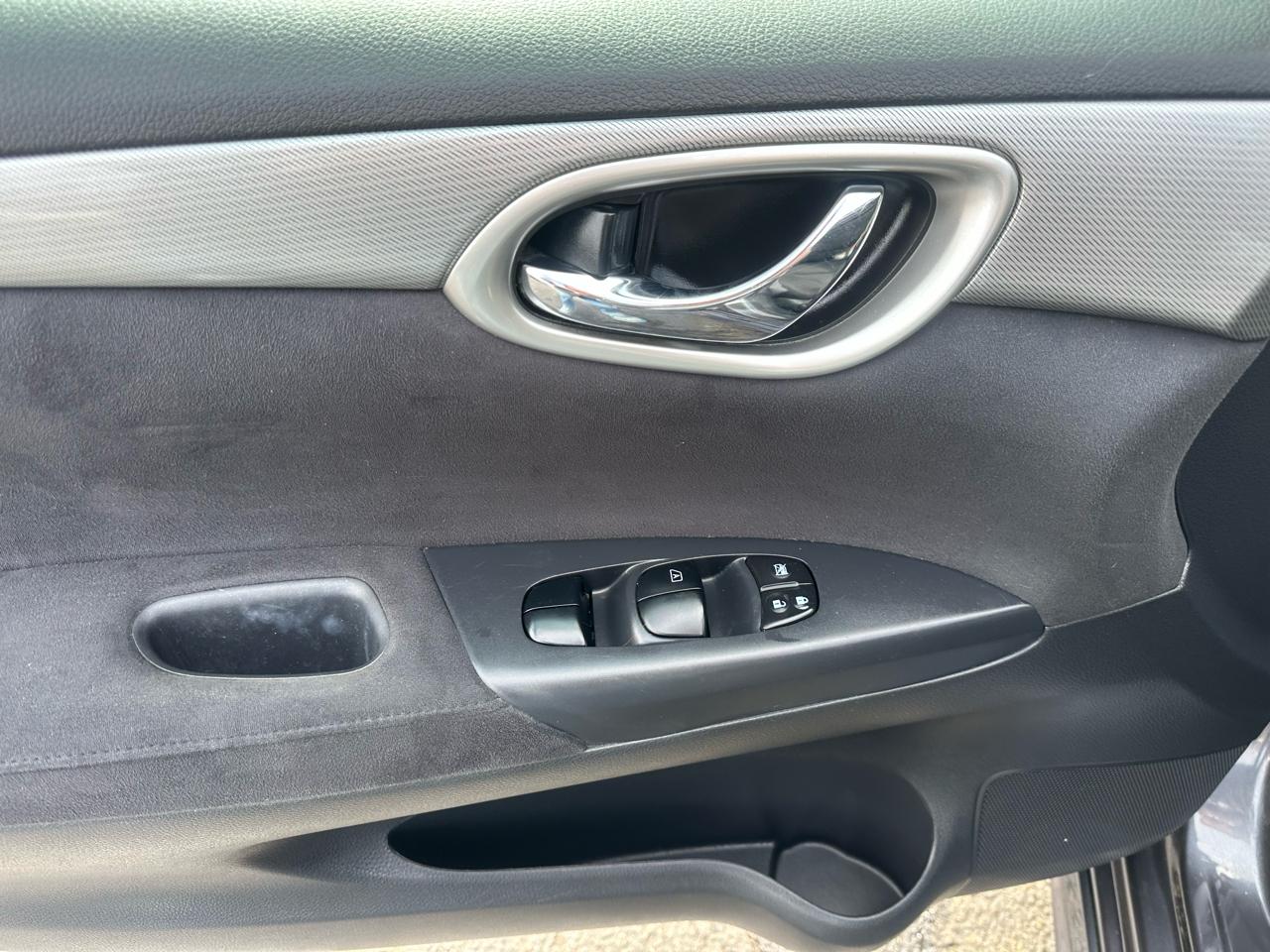 Nissan Sentra 4dr Sdn I4 CVT SR 2013