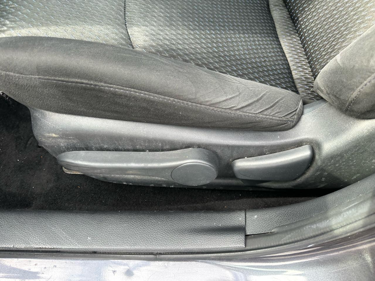 Nissan Sentra 4dr Sdn I4 CVT SR 2013