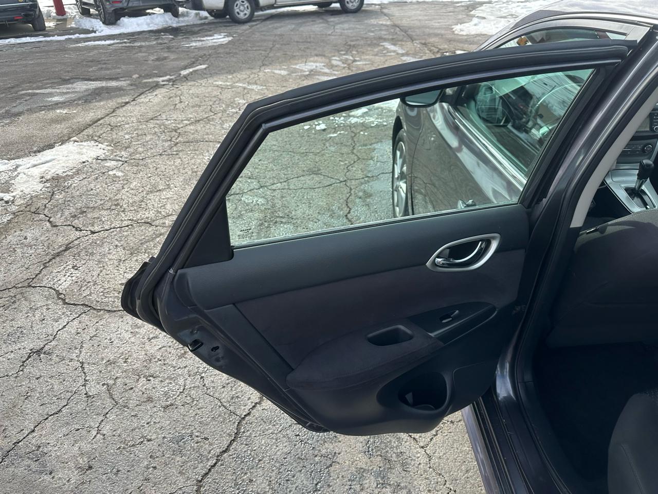 Nissan Sentra 4dr Sdn I4 CVT SR 2013