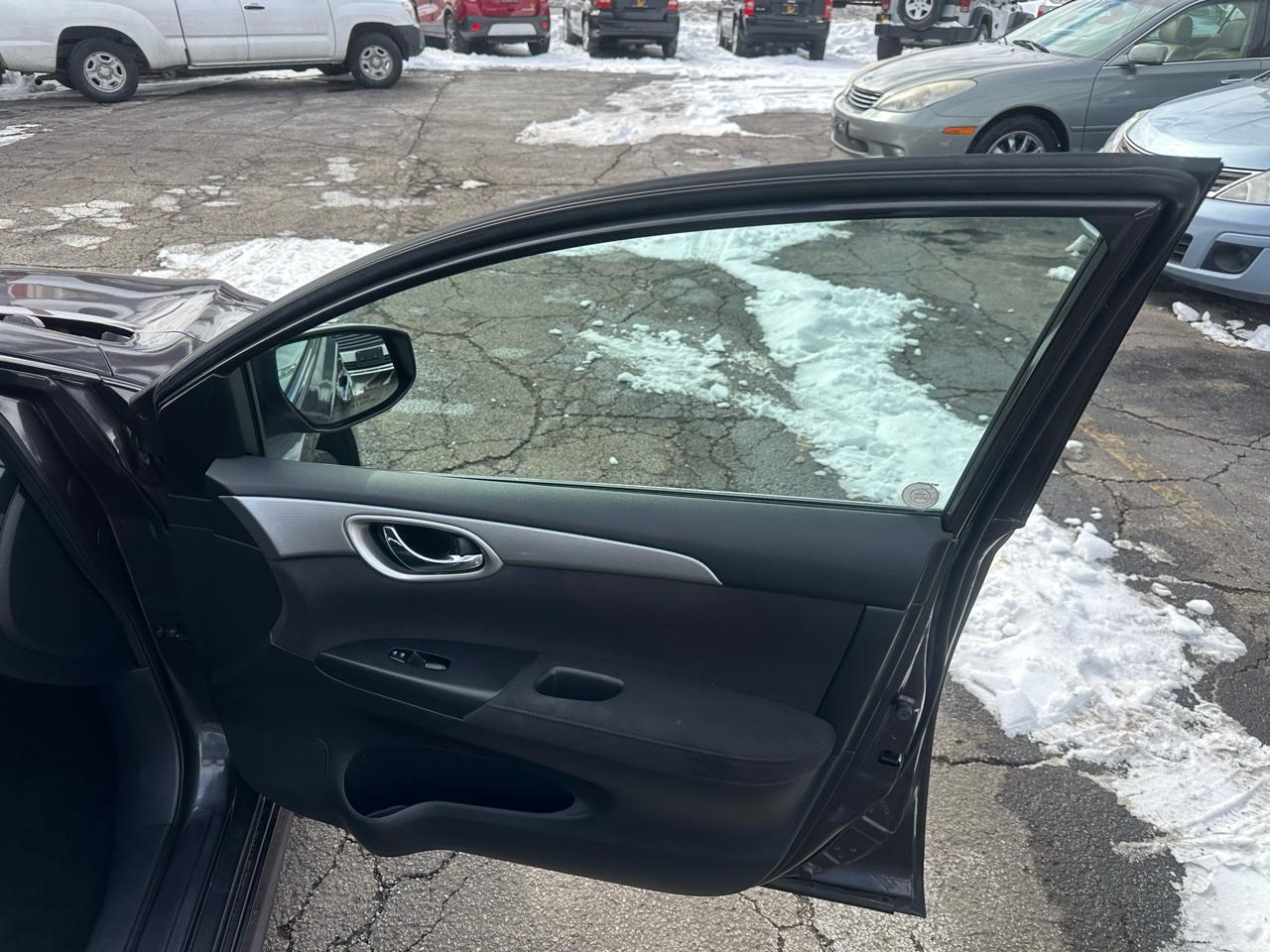 Nissan Sentra 4dr Sdn I4 CVT SR 2013