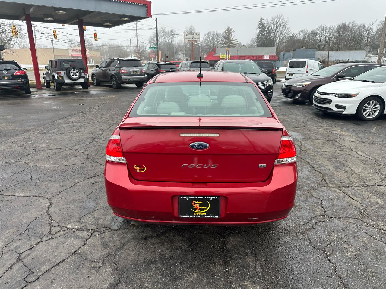 Ford Focus 4dr Sdn SE 2010