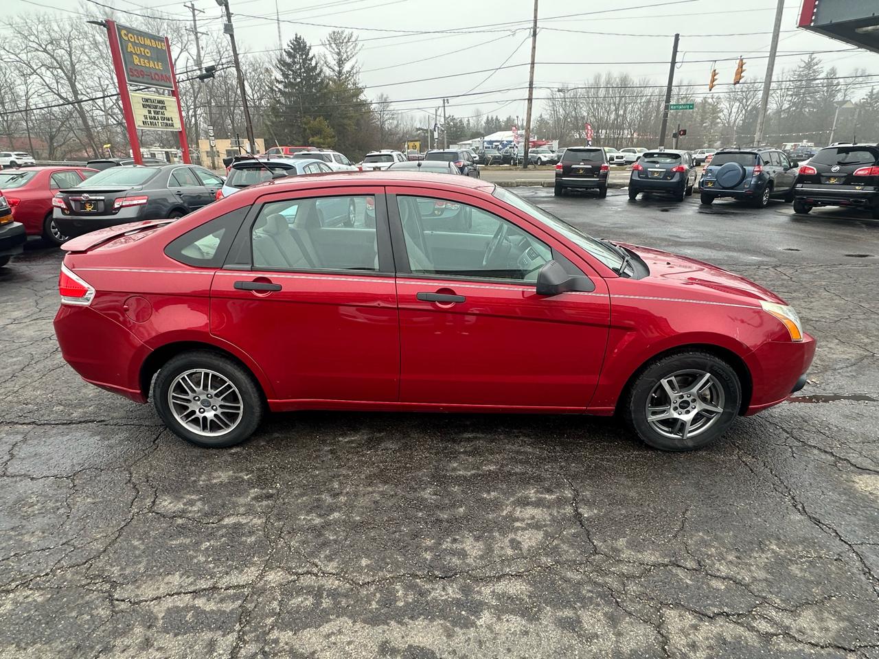 Ford Focus 4dr Sdn SE 2010