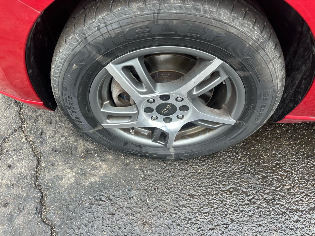 Ford Focus 4dr Sdn SE 2010